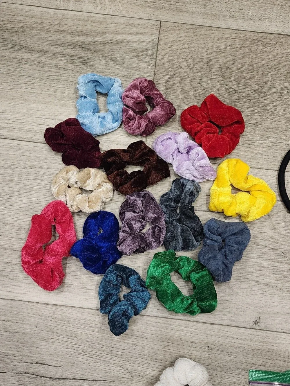 🌟 170 Assorted Hair Accessories Clips, Barretts, Scrunchies & Elastics